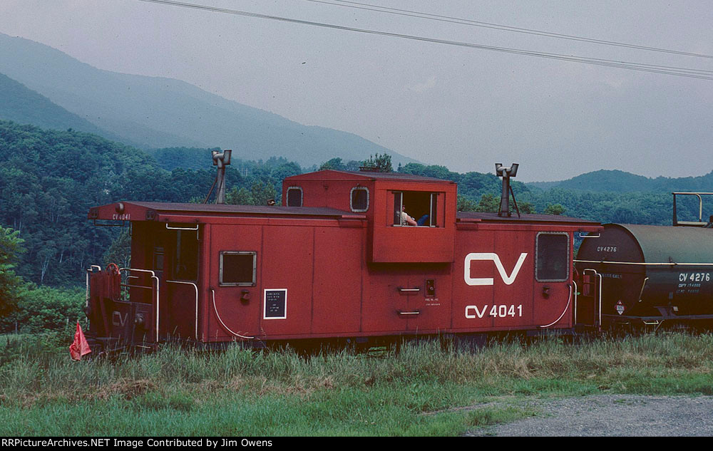 A northbound CV train on the River line.