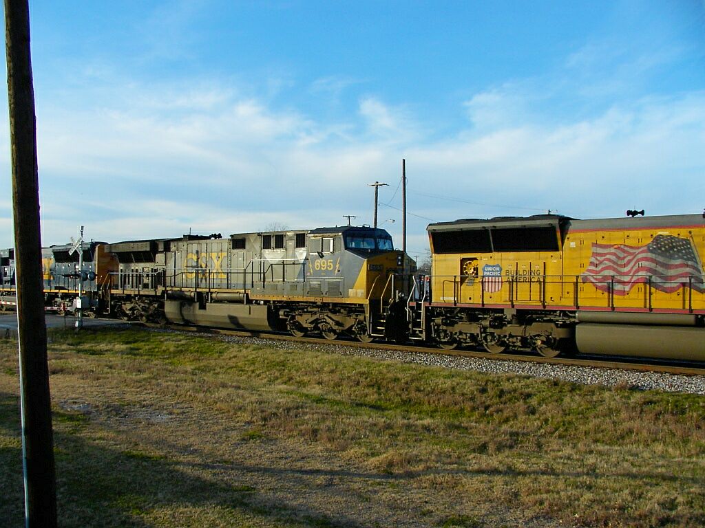 CSX 695