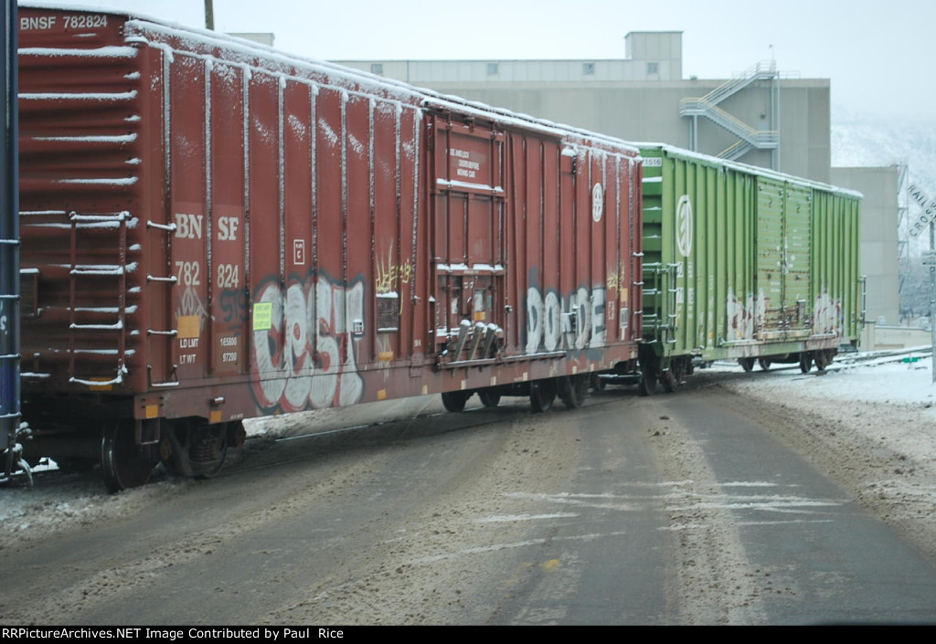 BNSF 782824 Hmmmmm What's With The Wedges In The Door