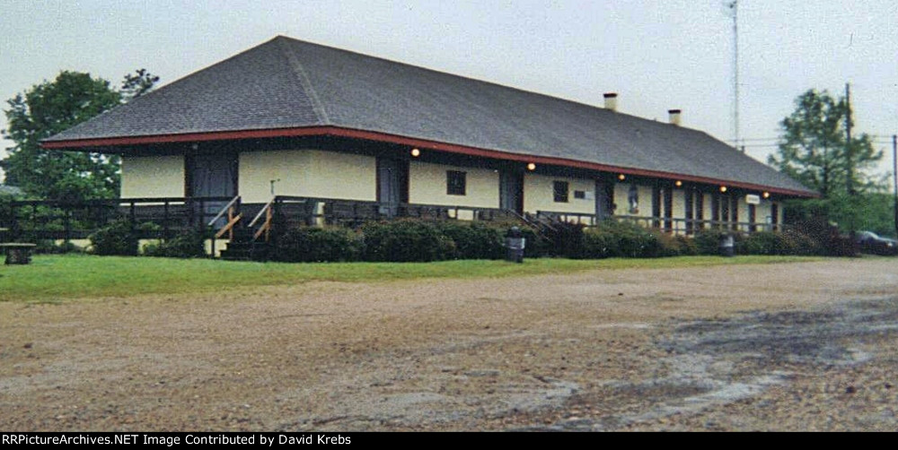Former T&P freight/passenger station