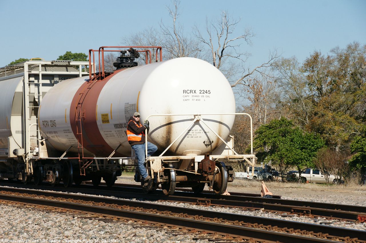 RCRX 2245 - Backing down for the couple