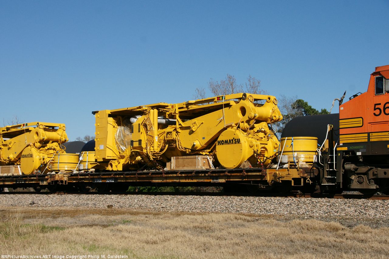 TTHX 92462 - loaded with Komatsu Heavy Hauler