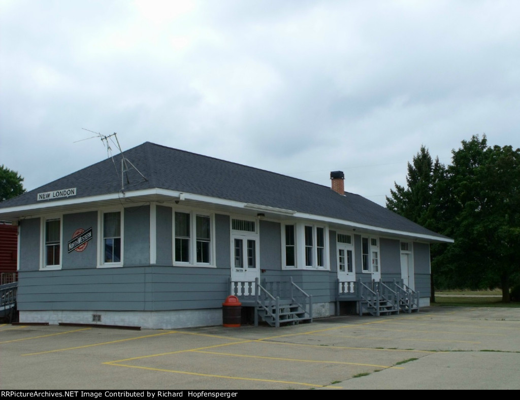 CNW New London,WI Station