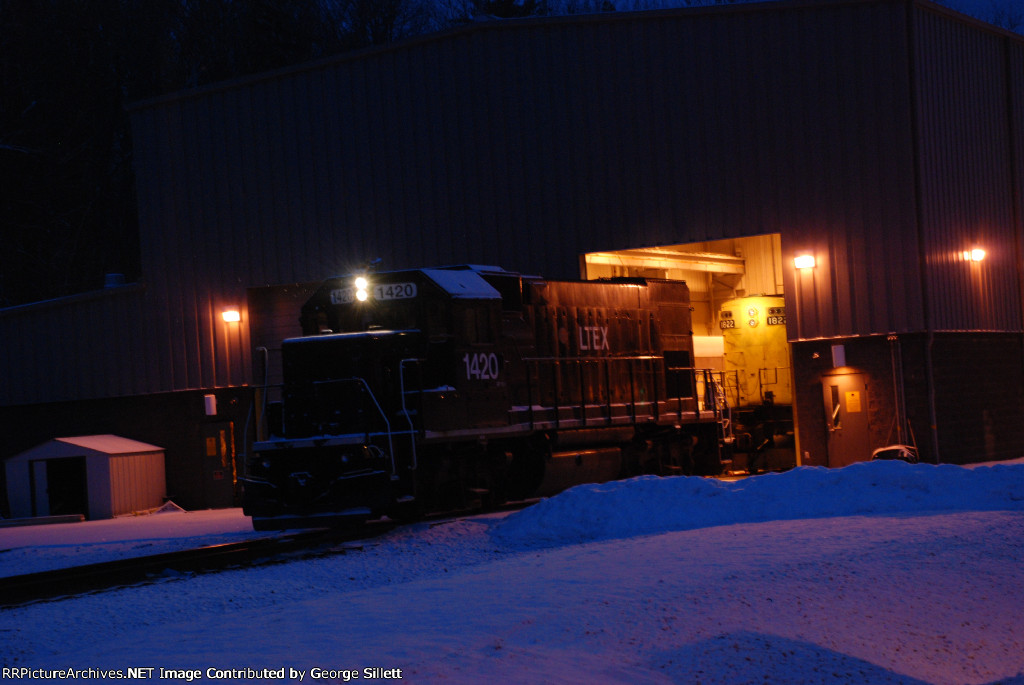 1420 backs up to tie onto 1822.