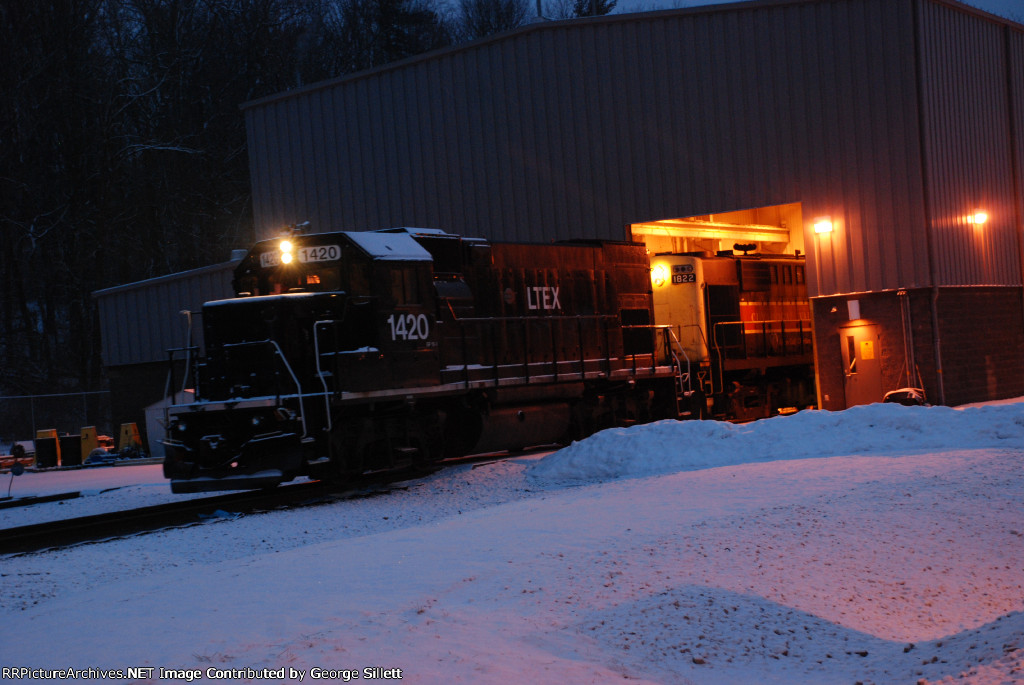 1822 grabbed, 1420 heads to the main.