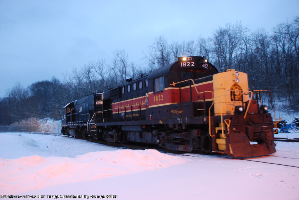 Trent turns on the class lights for us as he prepares to start 1822 on the fly.