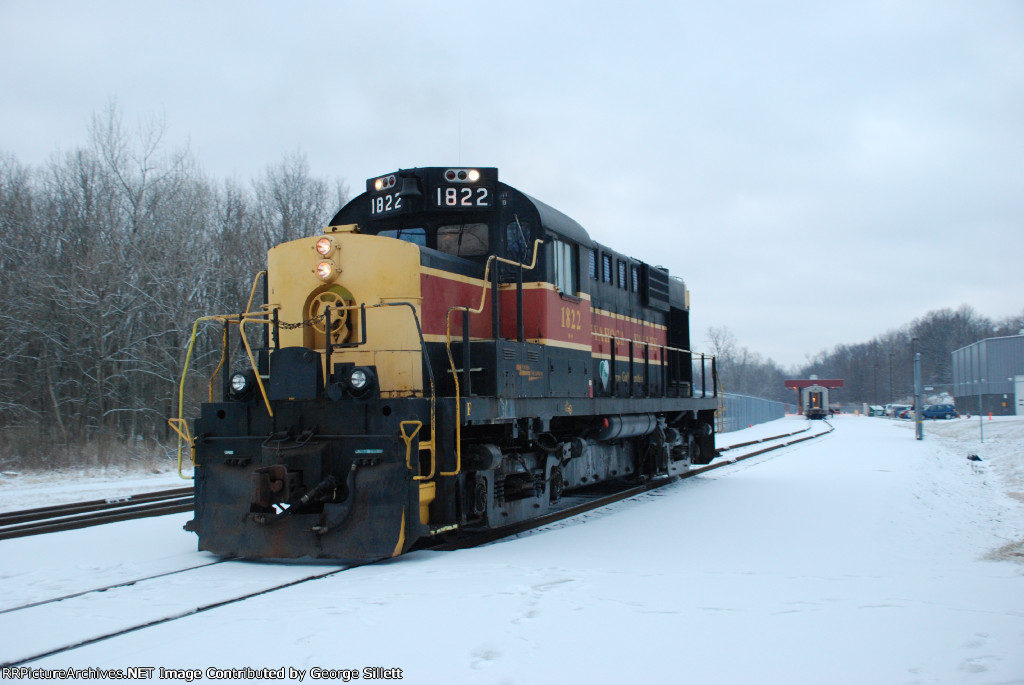 1822 backs down track 3.