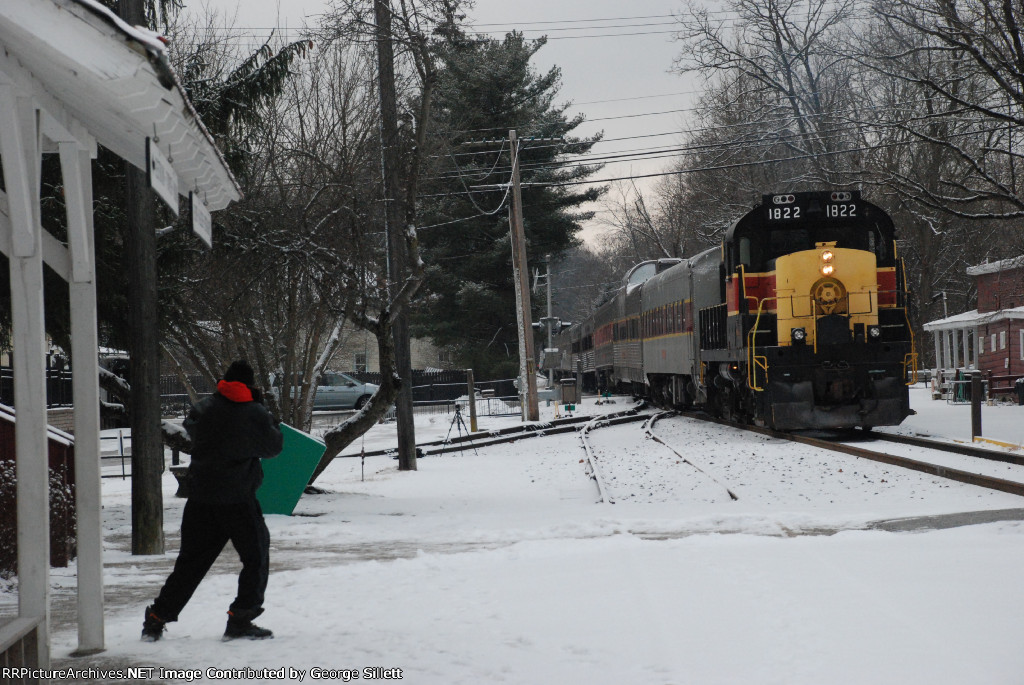 My!partner in railfanning today also gets his shots of 1822 as the scenic leaves town.
