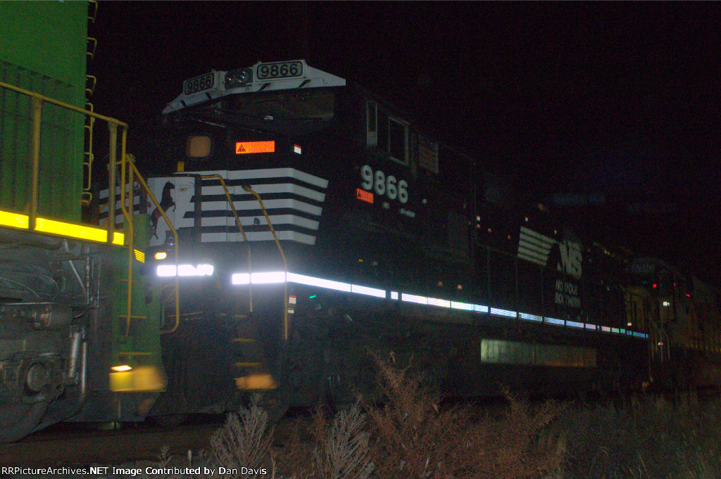 NS C44-9W 9866 trails on 17G