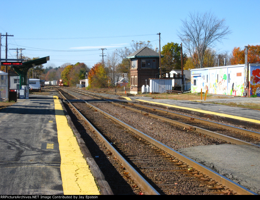 An eastbound rounds the bend 