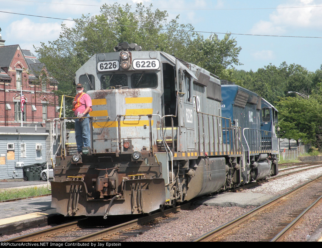 A a pair of EMD's head through the Ayer station