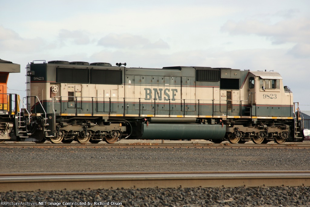 BNSF 9823