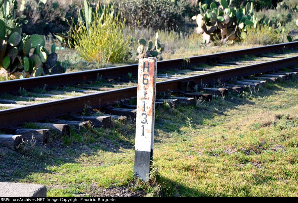 Mile post in San Agustin