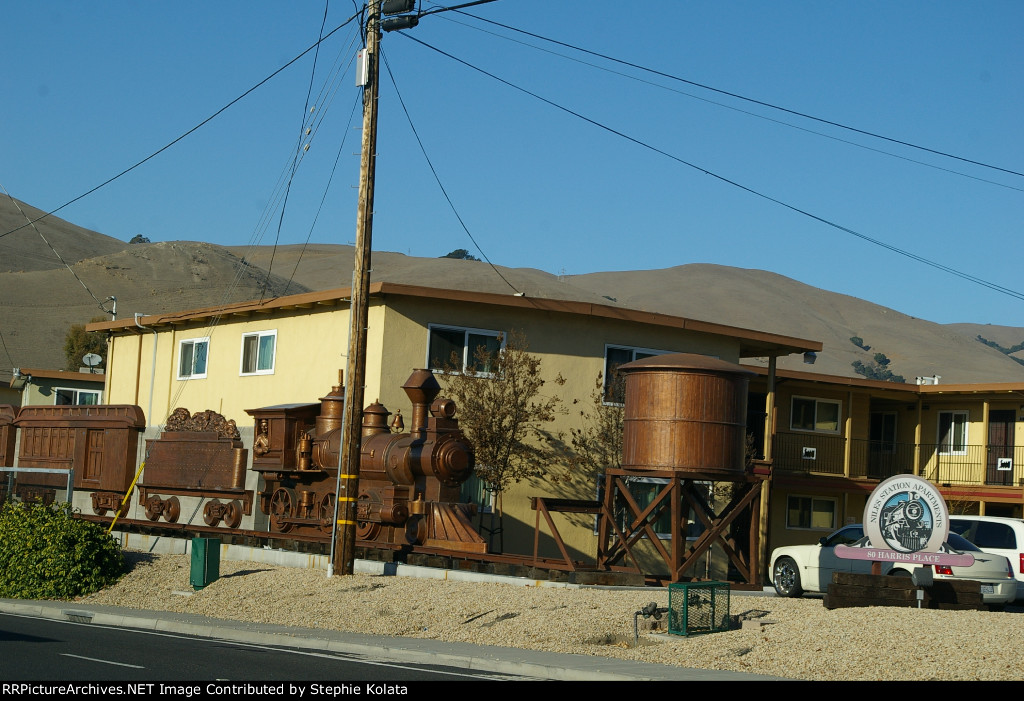 NILES CANYON TRAIN WALL WITH WATER TANK