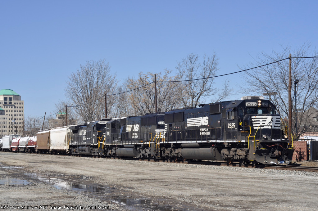 NS 2525 On NS 197 Eastbound