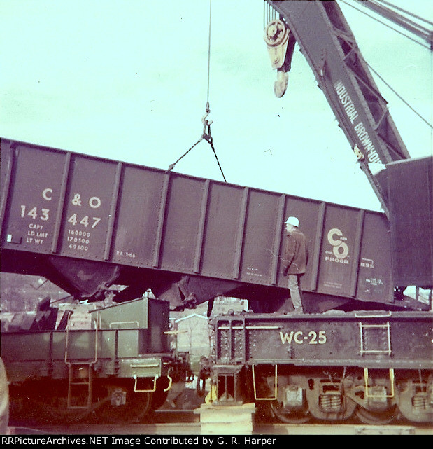 Big Hook picks up hopper car body