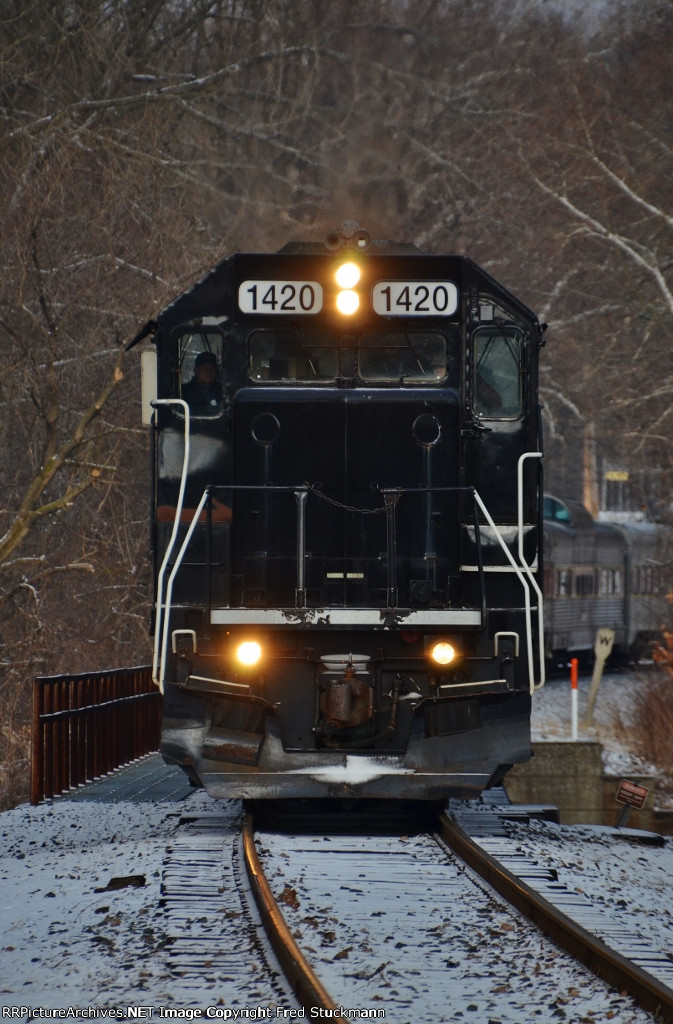 LTEX 1420 enters Northside Station.