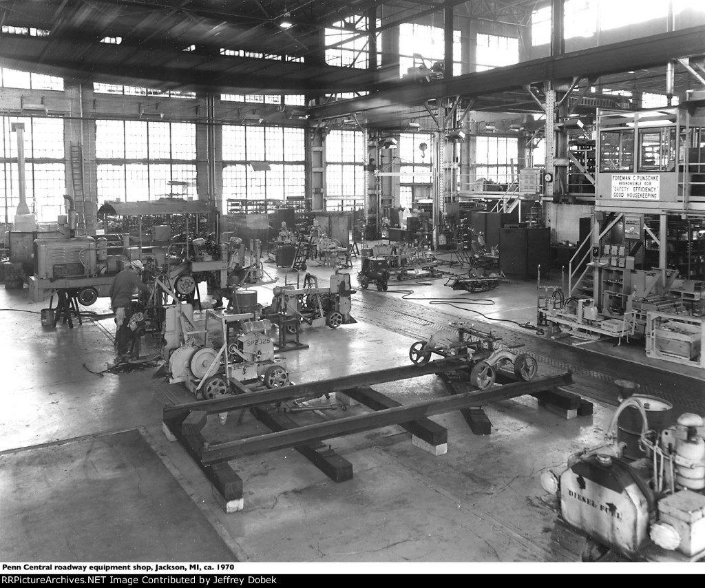 Penn Central MOW equipment shop