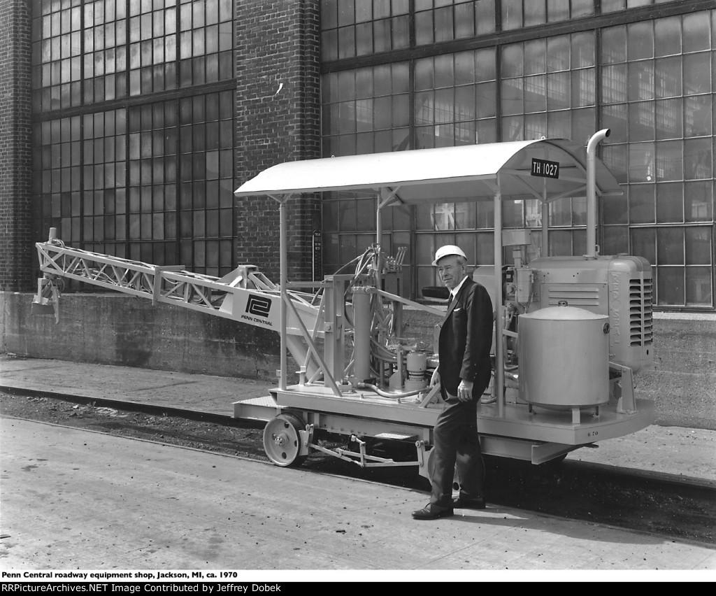 Penn Central MOW equipment shop