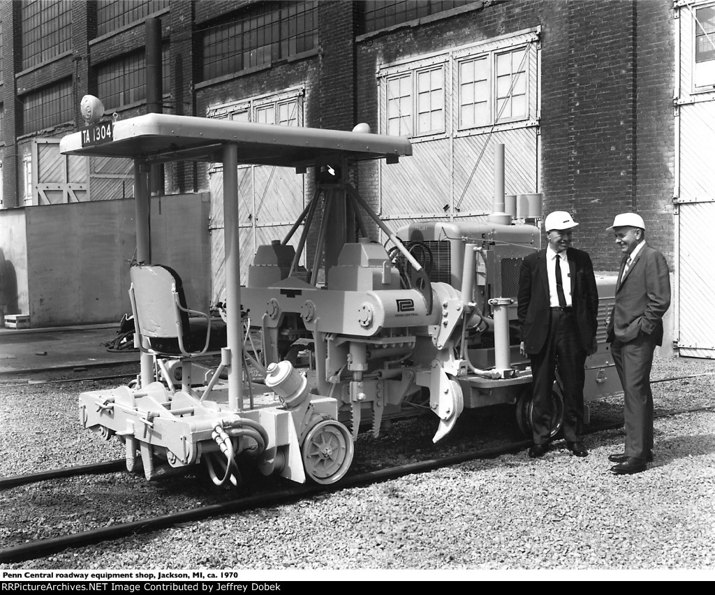 Penn Central MOW equipment shop
