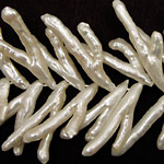 Pearly White Biwa Wishbone 13-16x30-35mm