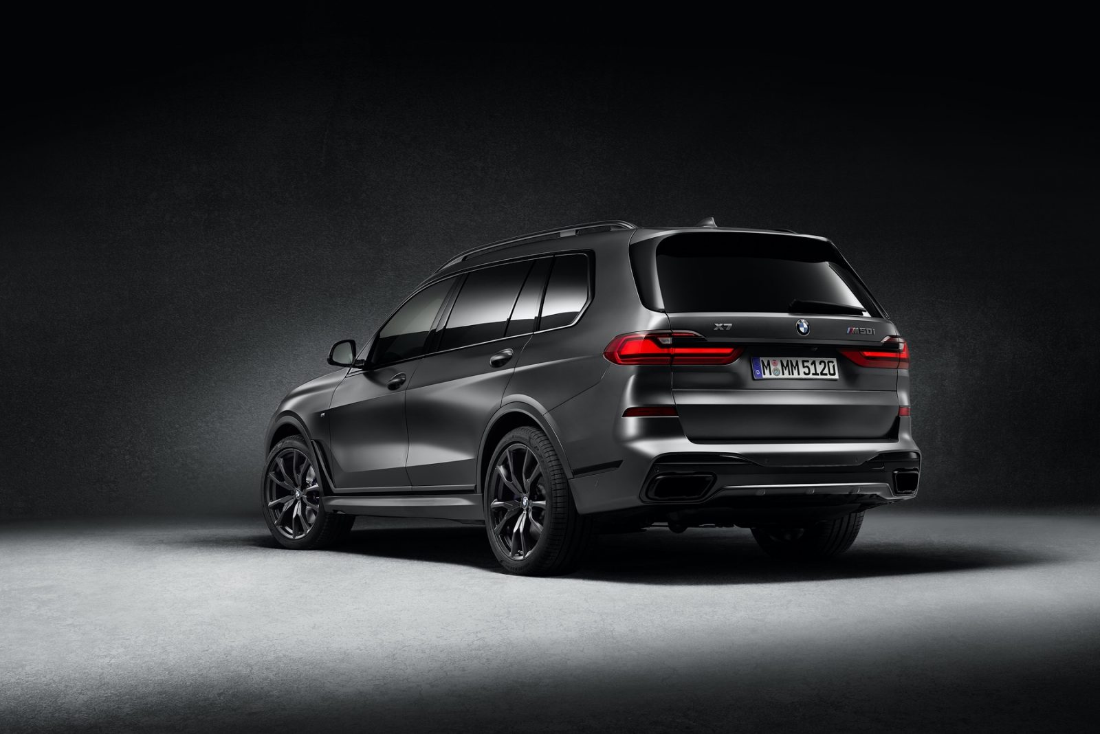 BMW X7 Dark shadow edition
