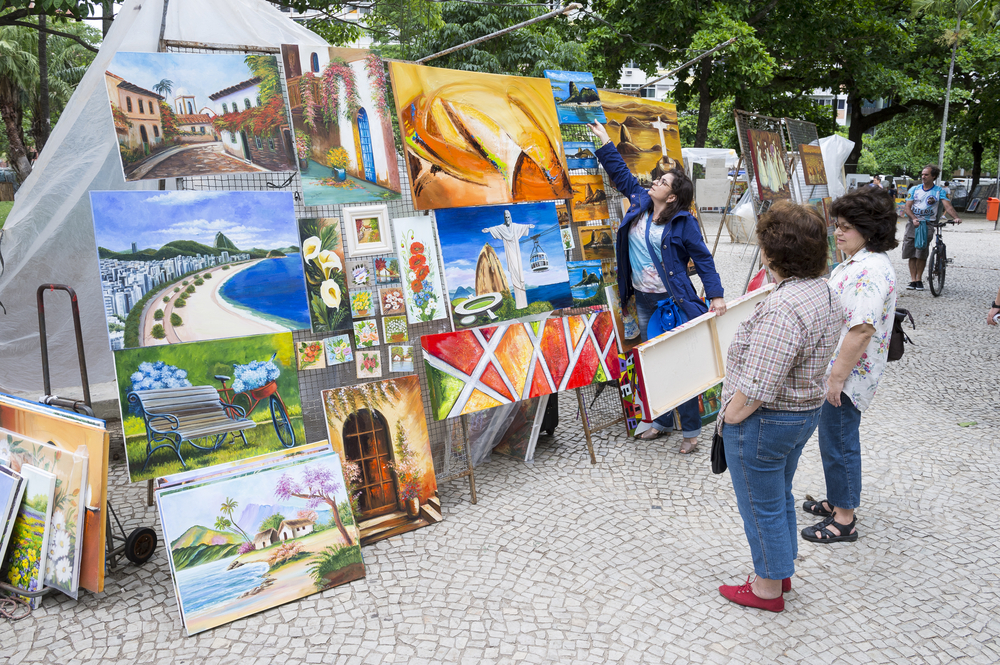 Hippie Fair market in General Osorio Plaza in Ipanema_344014151
