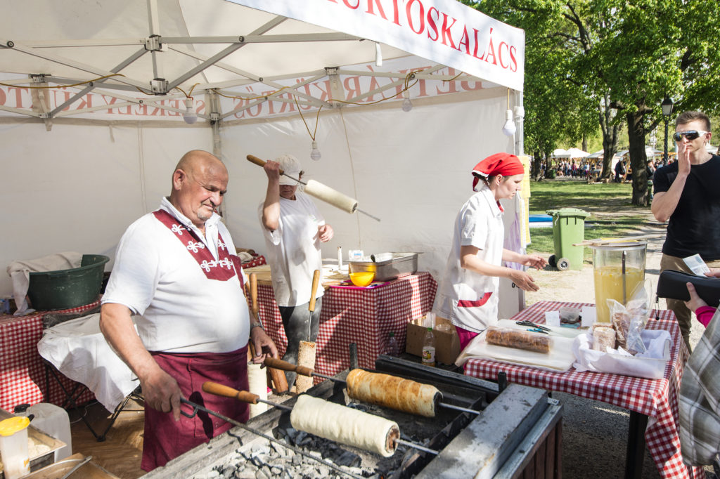 Street food seller in Budapest_412522309