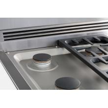DCS Ranges Sealed Cooktop and Burner Detail