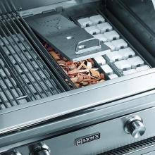 Removable large-capacity smoker box 