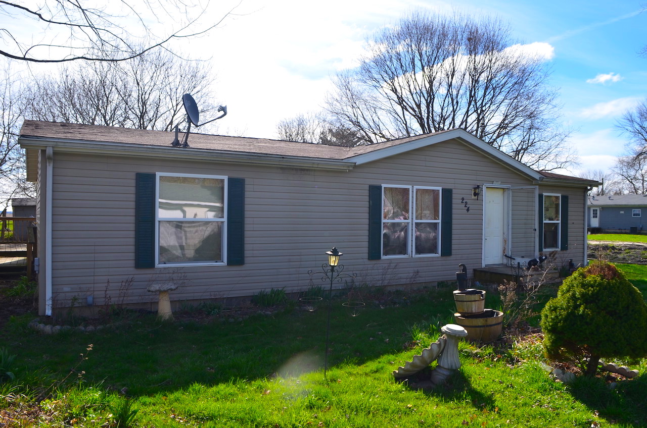 Charming 3 bedroom, 2 bath home in Fowlerton, Indiana Scheerer