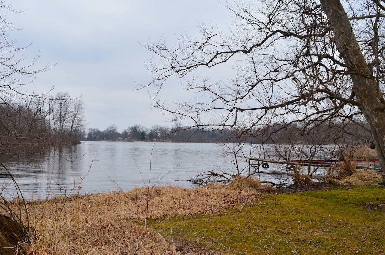 2 lakefront Investment homes with garages & 2 adjacent lots located on