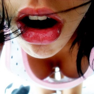 CacheMoney - women enjoying..... (…lips)