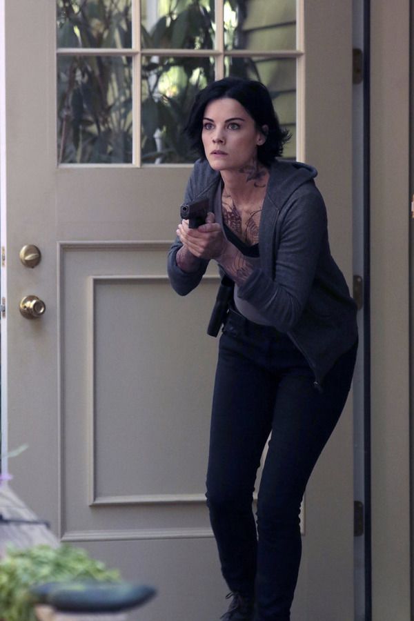 BLINDSPOT Season 1 Episode 7 Photos Sent on Tour SEAT42F