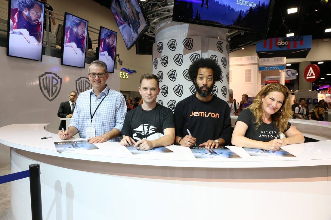 L–R) PEOPLE OF EARTH executive producers Greg Daniels and David Jenkins with stars Wyatt Cenac and Ana Gasteyer in the Warner Bros. booth on Friday, July 22, at Comic-Con 2016. #WBSDCC (© 2016 WBEI. All Rights Reserved.) L–R) PEOPLE OF EARTH executive producers Greg Daniels and David Jenkins with stars Wyatt Cenac and Ana Gasteyer in the Warner Bros. booth on Friday, July 22, at Comic-Con 2016. #WBSDCC (© 2016 WBEI. All Rights Reserved.)