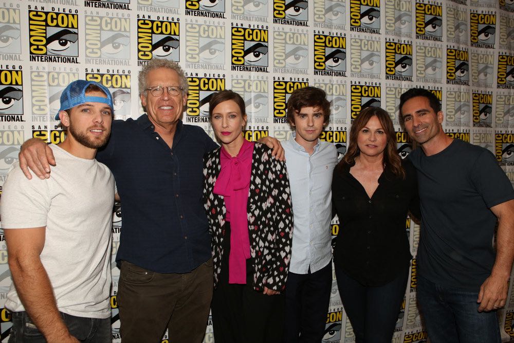 COMIC-CON INTERNATIONAL: SAN DIEGO 2016 -- "Bates Motel" Red Carpet -- Pictured: (l-r) Max Thieriot, Carlton Cuse, Executive Producer; Vera Farmiga, Freddie Highmore, Kerry Ehrin, Executive Producer; Nestor Carbonell, Friday, July 22, 2016, from the Hilton Bayfront, San Diego, Calif. -- (Photo by: Evans Vestal Ward/Universal Television)