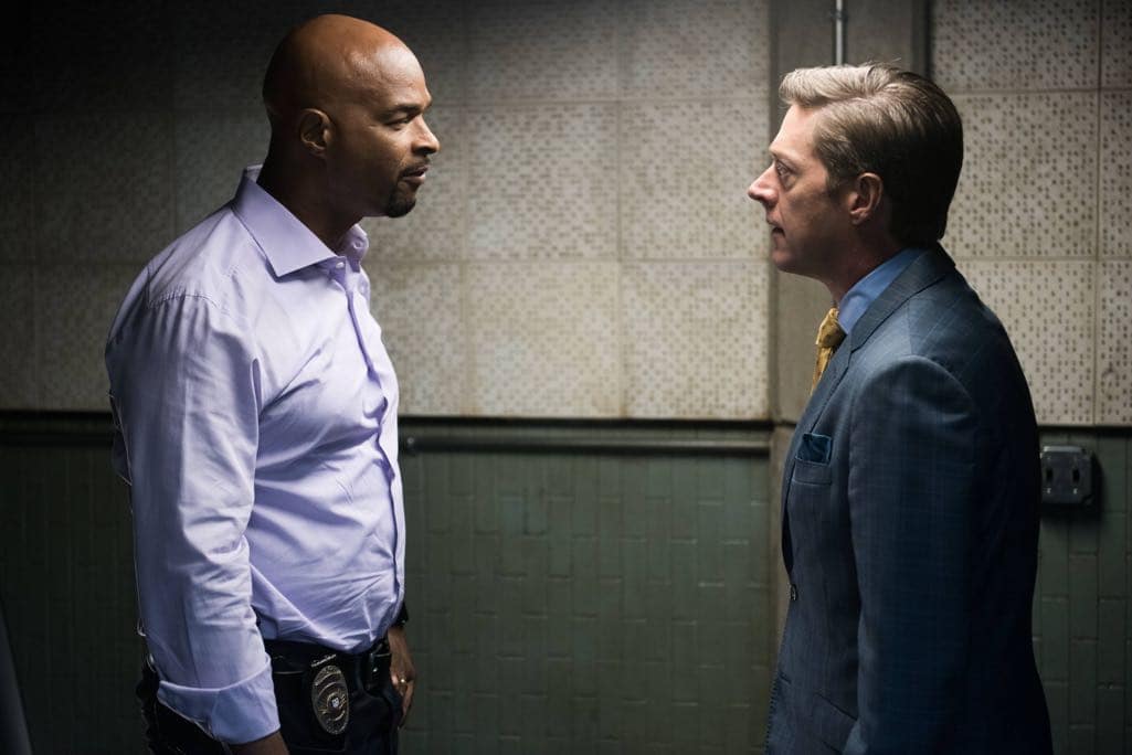 LETHAL WEAPON: Pictured L-R: Damon Wayans and Kevin Rahm in the "Ties That Bind" episode of LETHAL WEAPON airing Wednesday, Nov. 2 (8:00-9:00 PM ET/PT) on FOX. ©2016 Fox Broadcasting Co. CR: Eddy Chen/FOX