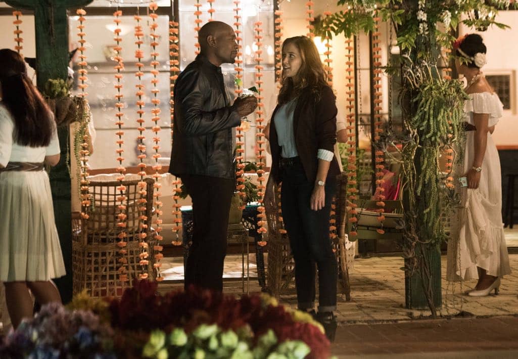 ROSEWOOD: Pictured L-R: Morris Chestnut and Jaina Lee Ortiz in the "Spirochete & Santeria" episode of ROSEWOOD airing Thursday, Wednesday Oct. 27 (8:00-8:59 PM ET/PT) on FOX. ©2016 Fox Broadcasting Co. CR: Eddy Chen/FOX