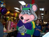 Chuck E Cheese Bans Gang Symbols, Bandannas(Flickr/twothreefourfive)
