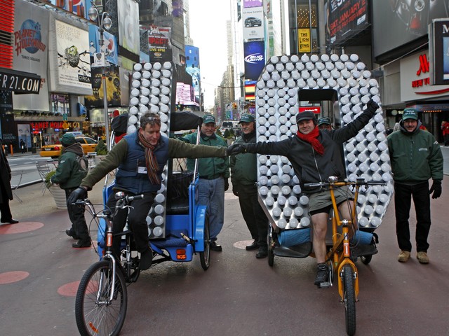 Manhattan Gets Ready For New Year's Eve Bash