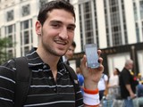 New Yorkers Get New iPhone(DNAinfo/Della Hasselle)