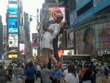 Staue of Famous WWII Kiss Erected in Times Square for Kiss-athon
