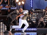 Usher Rocks Manhattan