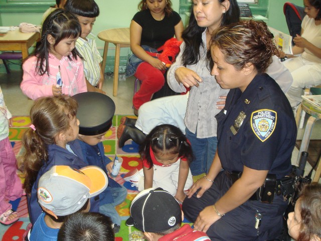 NYPD Officer Talks to Children of East Harlem's Mexican Immigrant Community