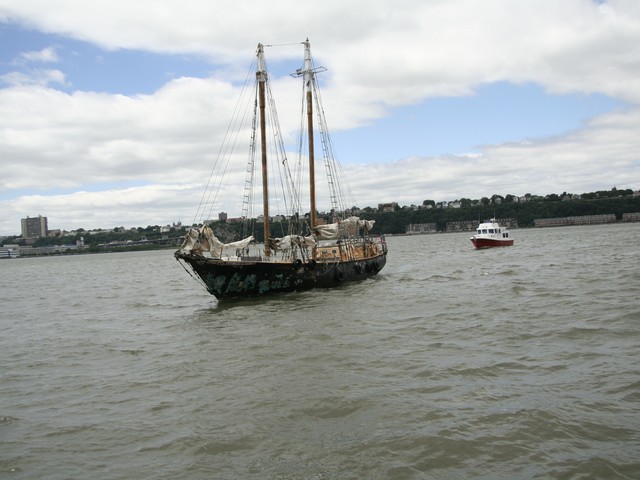 Reid's ship, Anne, approaches Pier 81 at 42 Street.