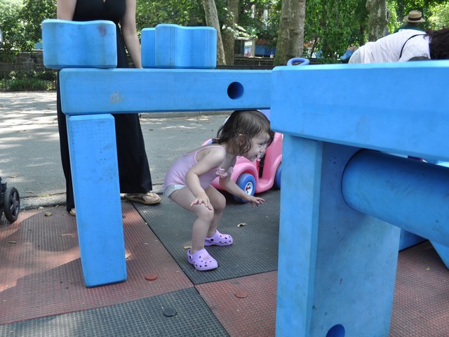 Sofia Carrasco ducks under the blocks.