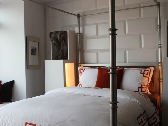 To mimic Manhattan, the new HGTV urban residence offers a mixture of antique and brand-new furniture.