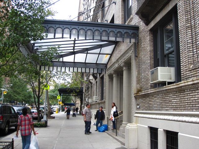 This 1913 building at 490 West End Avenue could be included in a West End Avenue historic district.