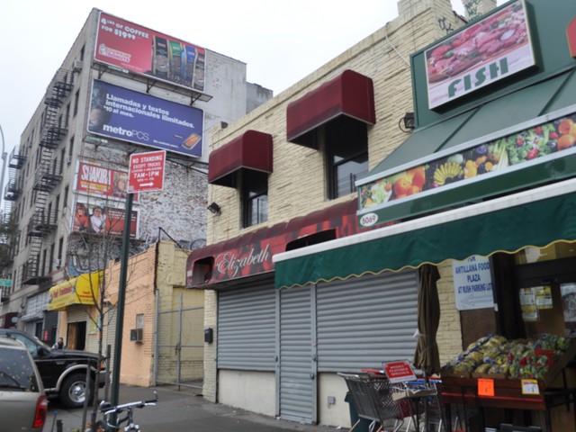 The restaurant would sit flanked between a mechanic garage and supermarket.