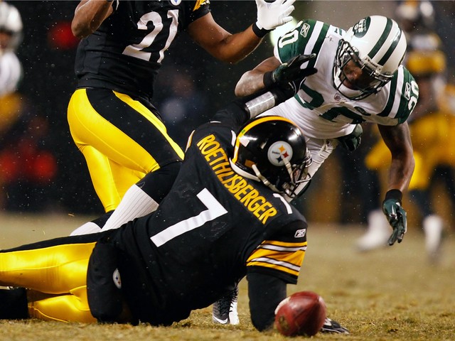 Drew Coleman reaches for a loose ball in front of Steelers quarterback Ben Roethlisberger. Coleman had two sacks and stripped the ball out of the Steelers quarterback's hands twice in the fourth quarter Sunday.